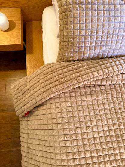 MILKY CHOCOLATE Cubes Fur Duvet