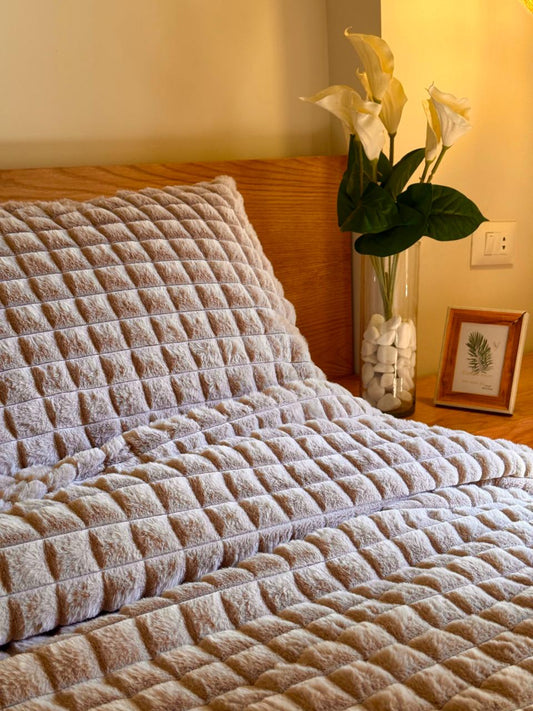 MILKY CHOCOLATE Cubes Fur Duvet