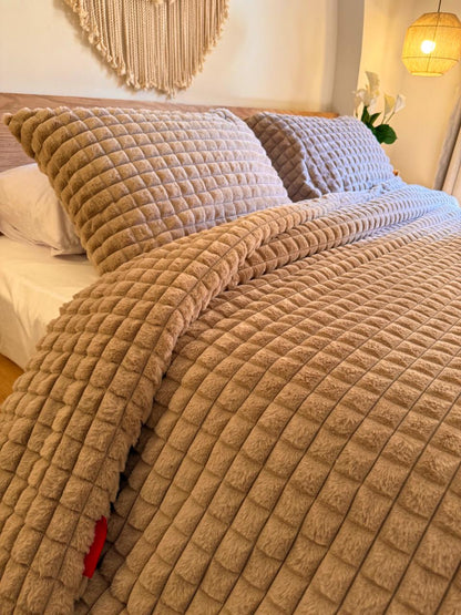 MILKY CHOCOLATE Cubes Fur Duvet
