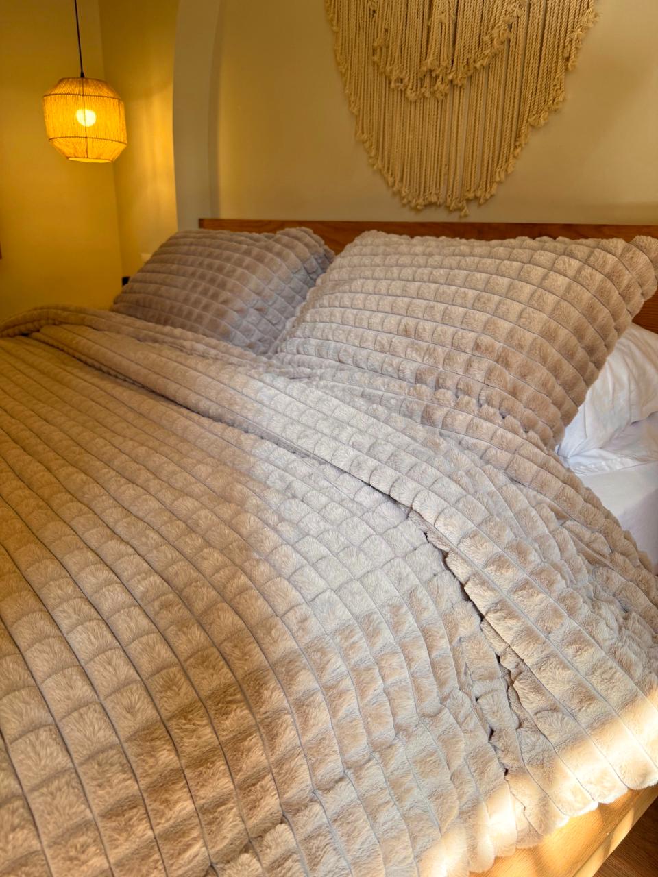 MILKY CHOCOLATE Cubes Fur Duvet