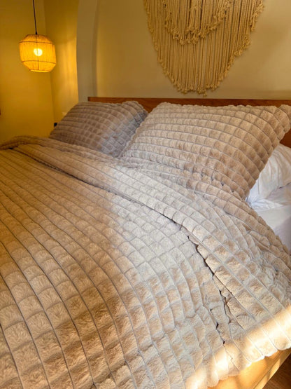 MILKY CHOCOLATE Cubes Fur Duvet