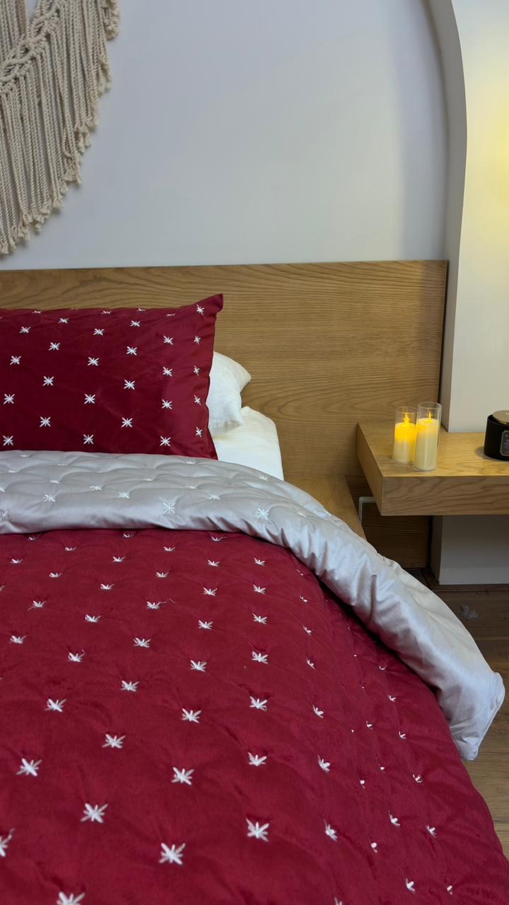 WINE STARS Embroidered Velvet Duvet